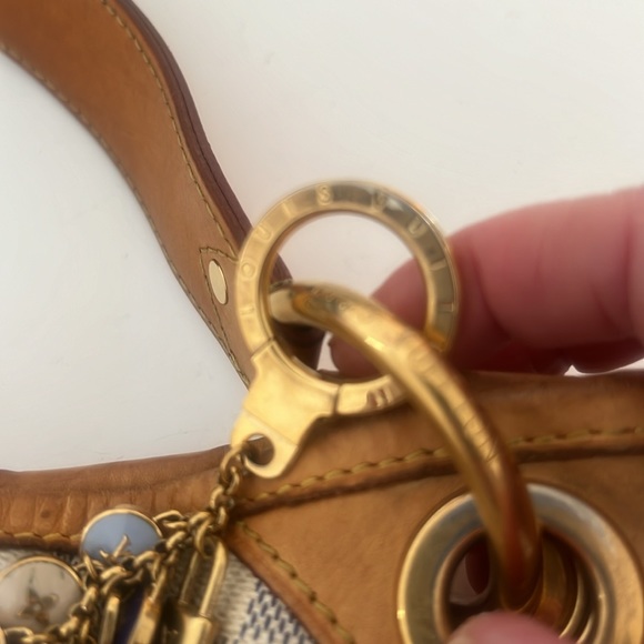 Louis Vuitton keychain /bag charm 💛💙 - Picture 4 of 5